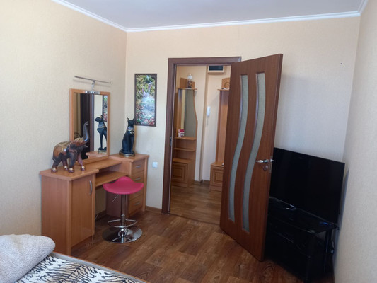 Продам двухкомнатную (2-комн.) квартиру, Победы пр-кт, 218, Симферополь г