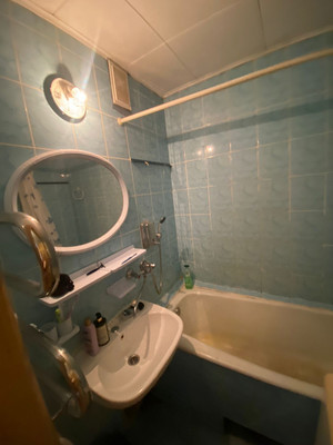 Продам трехкомнатную (3-комн.) квартиру, Победы пр-кт, 72а, Казань г