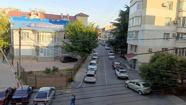 Продам двухкомнатную (2-комн.) квартиру, Севастопольская ул, 4, Симферополь г