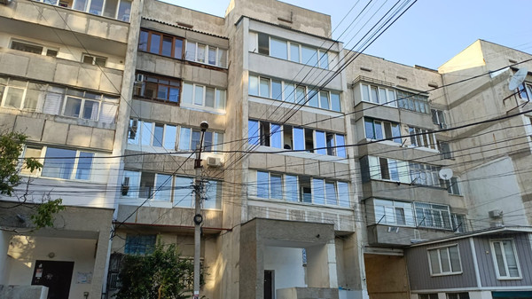 Продам двухкомнатную (2-комн.) квартиру, Севастопольская ул, 4, Симферополь г