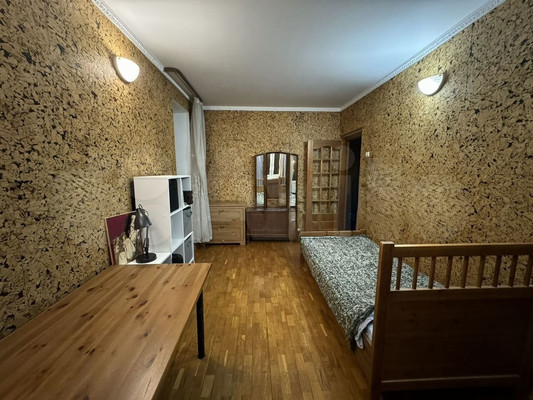 Продам трехкомнатную (3-комн.) квартиру, Миклухо-Маклая ул, 30, Москва г