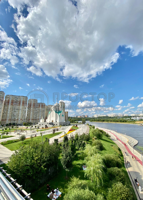Продам трехкомнатную (3-комн.) квартиру, Подмосковный б-р, 14, Красногорск г