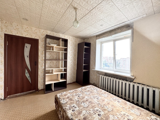 Продам трехкомнатную (3-комн.) квартиру, Урицкого ул, 76, Брянск г