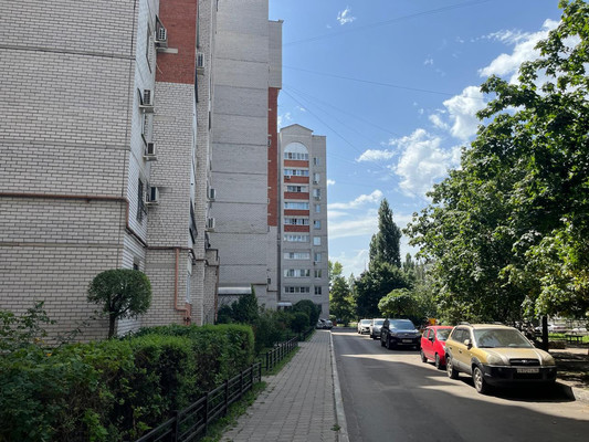 Продам трехкомнатную (3-комн.) квартиру, Старых Большевиков ул, 92А, Воронеж г