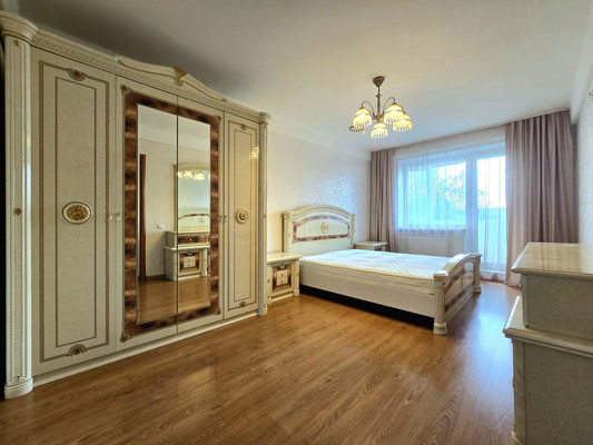 Продам трехкомнатную (3-комн.) квартиру, Ленинградская ул, 13, Всеволожск г