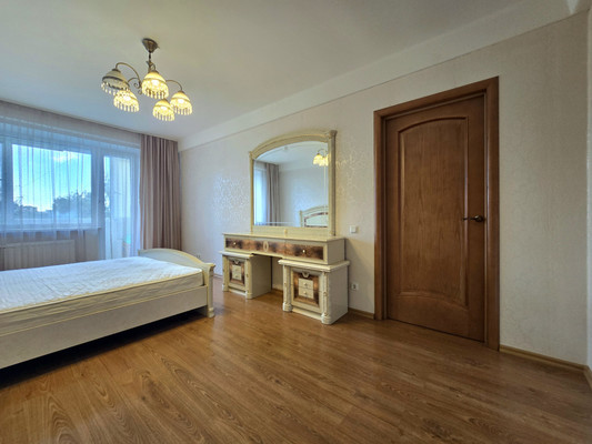 Продам трехкомнатную (3-комн.) квартиру, Ленинградская ул, 13, Всеволожск г