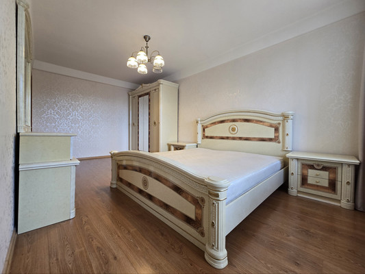 Продам трехкомнатную (3-комн.) квартиру, Ленинградская ул, 13, Всеволожск г