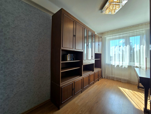 Продам трехкомнатную (3-комн.) квартиру, Ленинградская ул, 13, Всеволожск г