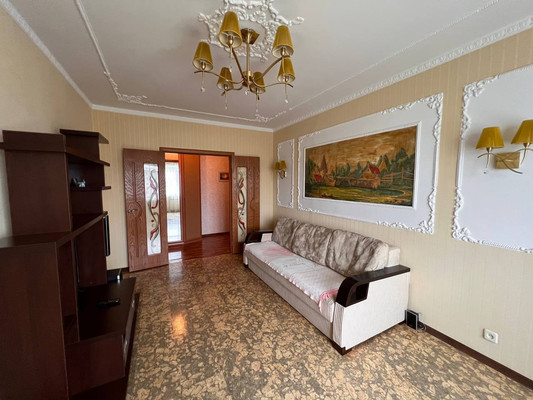 Продам трехкомнатную (3-комн.) квартиру, Победы пр-кт, 214, Симферополь г