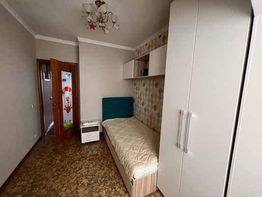Продам трехкомнатную (3-комн.) квартиру, Победы пр-кт, 214, Симферополь г