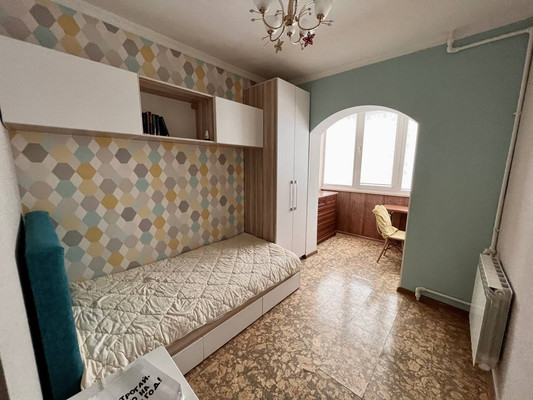 Продам трехкомнатную (3-комн.) квартиру, Победы пр-кт, 214, Симферополь г
