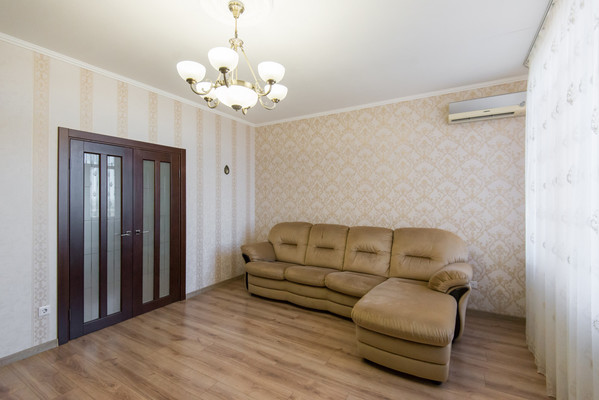 Продам трехкомнатную (3-комн.) квартиру, Ульяновская ул, 50, Ростов-на-Дону г