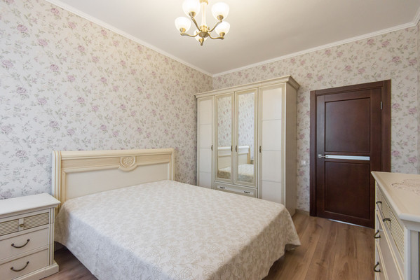 Продам трехкомнатную (3-комн.) квартиру, Ульяновская ул, 50, Ростов-на-Дону г