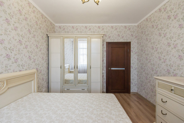 Продам трехкомнатную (3-комн.) квартиру, Ульяновская ул, 50, Ростов-на-Дону г