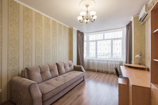 Продам трехкомнатную (3-комн.) квартиру, Ульяновская ул, 50, Ростов-на-Дону г