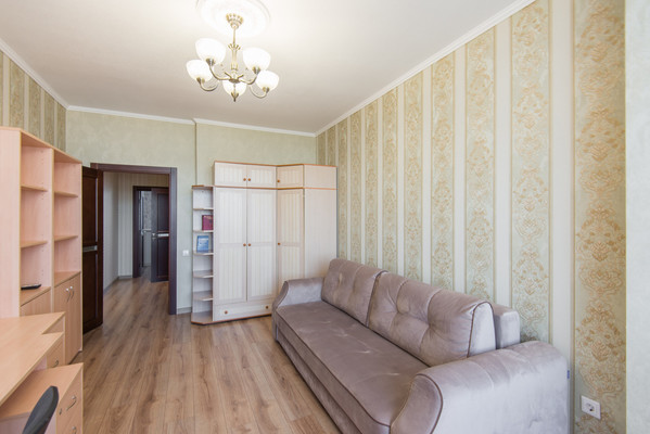 Продам трехкомнатную (3-комн.) квартиру, Ульяновская ул, 50, Ростов-на-Дону г