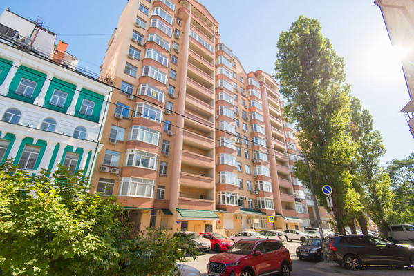 Продам трехкомнатную (3-комн.) квартиру, Ульяновская ул, 50, Ростов-на-Дону г