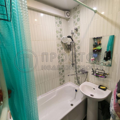 Продам трехкомнатную (3-комн.) квартиру, Лесная ул, 3, Глухово д