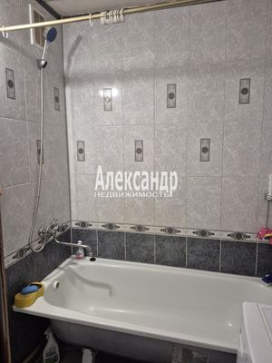 Продам однокомнатную (1-комн.) квартиру, Партизанской Славы б-р, 3, Кировск г