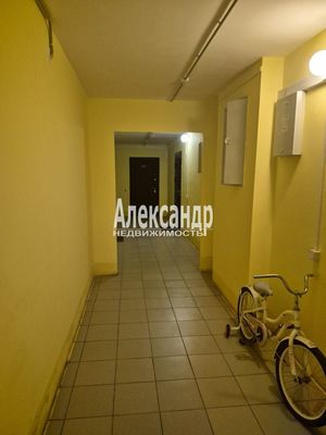 Продам однокомнатную (1-комн.) квартиру, Партизанской Славы б-р, 3, Кировск г