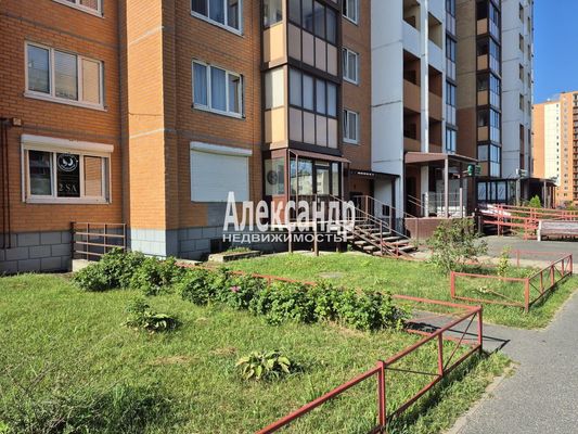 Продам однокомнатную (1-комн.) квартиру, Партизанской Славы б-р, 3, Кировск г
