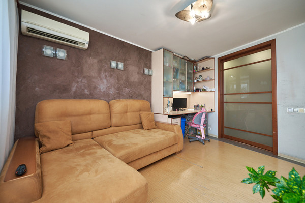 Продам двухкомнатную (2-комн.) квартиру, Ясногорская ул, 17к1, Москва г