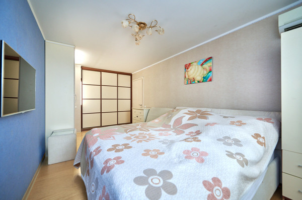 Продам двухкомнатную (2-комн.) квартиру, Ясногорская ул, 17к1, Москва г