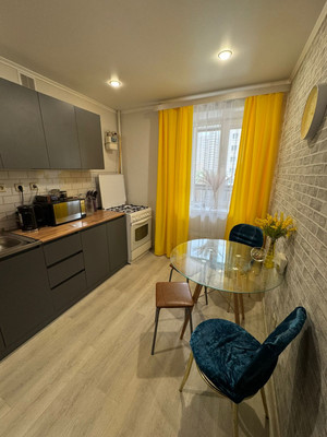 Продам двухкомнатную (2-комн.) квартиру, Чистопольская ул, 10/8, Казань г