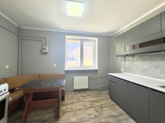 Продам двухкомнатную (2-комн.) квартиру, Крымская ул, 1а, Саки г