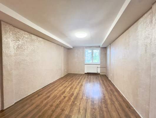 Продам двухкомнатную (2-комн.) квартиру, Крымская ул, 1а, Саки г