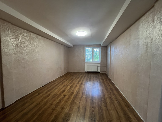 Продам двухкомнатную (2-комн.) квартиру, Крымская ул, 1а, Саки г