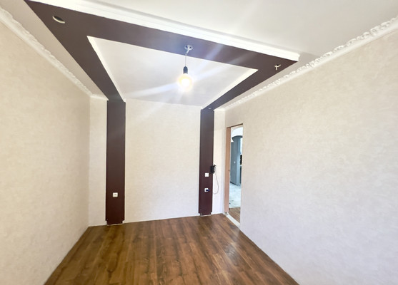 Продам двухкомнатную (2-комн.) квартиру, Крымская ул, 1а, Саки г