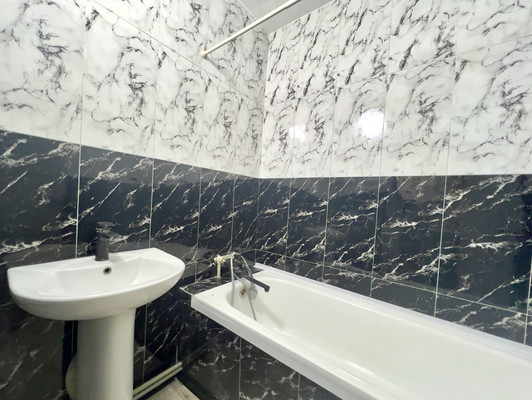 Продам двухкомнатную (2-комн.) квартиру, Крымская ул, 1а, Саки г