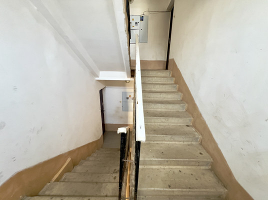 Продам двухкомнатную (2-комн.) квартиру, Крымская ул, 1а, Саки г