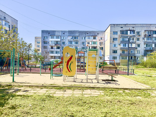 Продам двухкомнатную (2-комн.) квартиру, Крымская ул, 1а, Саки г