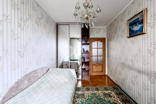 Продам трехкомнатную (3-комн.) квартиру, Дегунинская ул, 15, Москва г