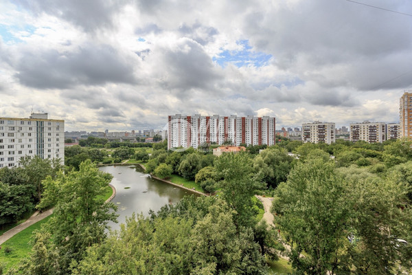 Продам трехкомнатную (3-комн.) квартиру, Дегунинская ул, 15, Москва г