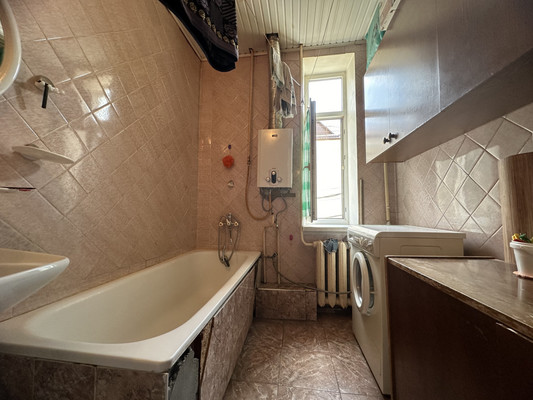 Продам трехкомнатную (3-комн.) квартиру, Чернышевского ул, 169, Нальчик г