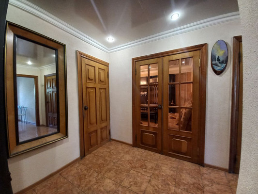 Продам трехкомнатную (3-комн.) квартиру, Кулиева пр-кт, 25, Нальчик г