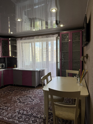 Продам двухкомнатную (2-комн.) квартиру, Старорусский б-р, 33, Великий Новгород г