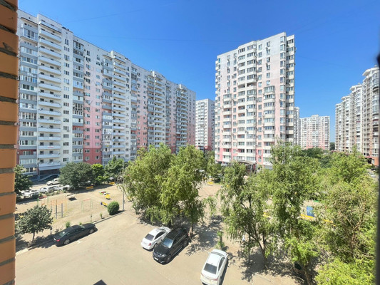 Продам трехкомнатную (3-комн.) квартиру, Кореновская ул, 15/1, Краснодар г