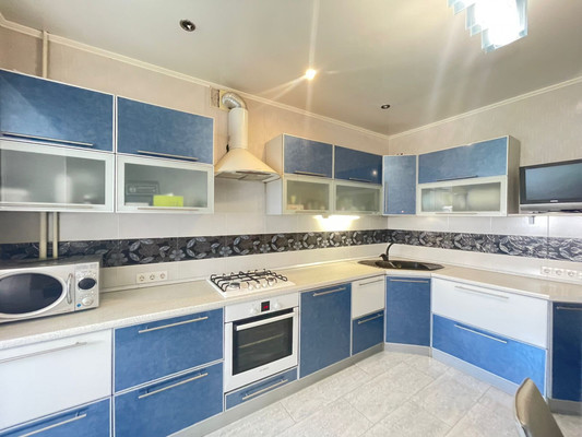 Продам трехкомнатную (3-комн.) квартиру, Кореновская ул, 15/1, Краснодар г