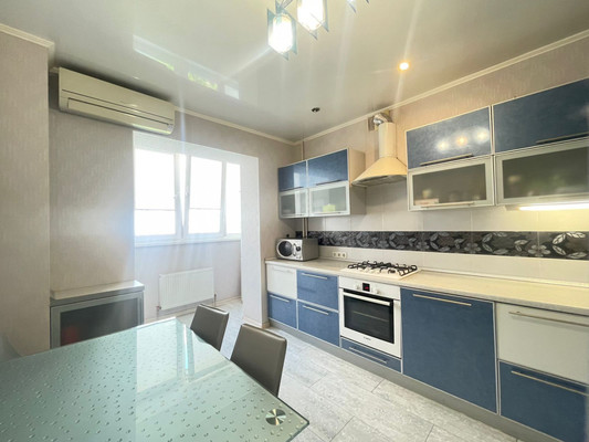 Продам трехкомнатную (3-комн.) квартиру, Кореновская ул, 15/1, Краснодар г