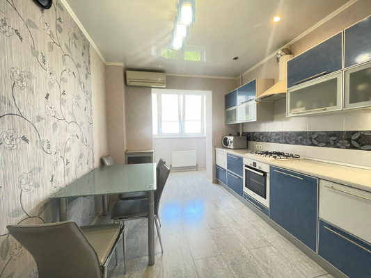Продам трехкомнатную (3-комн.) квартиру, Кореновская ул, 15/1, Краснодар г