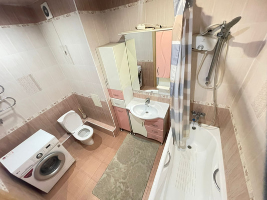 Продам трехкомнатную (3-комн.) квартиру, Кореновская ул, 15/1, Краснодар г