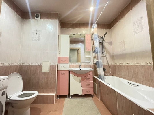 Продам трехкомнатную (3-комн.) квартиру, Кореновская ул, 15/1, Краснодар г