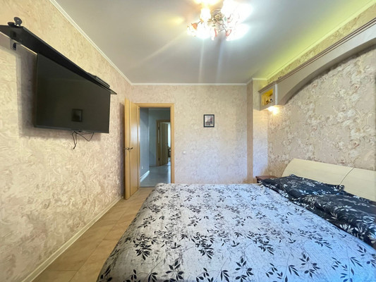 Продам трехкомнатную (3-комн.) квартиру, Кореновская ул, 15/1, Краснодар г