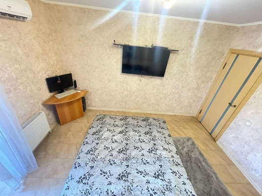 Продам трехкомнатную (3-комн.) квартиру, Кореновская ул, 15/1, Краснодар г