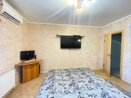 Продам трехкомнатную (3-комн.) квартиру, Кореновская ул, 15/1, Краснодар г