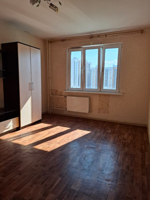 Продам трехкомнатную (3-комн.) квартиру, Маршала Казакова ул, 68к1, Санкт-Петербург г